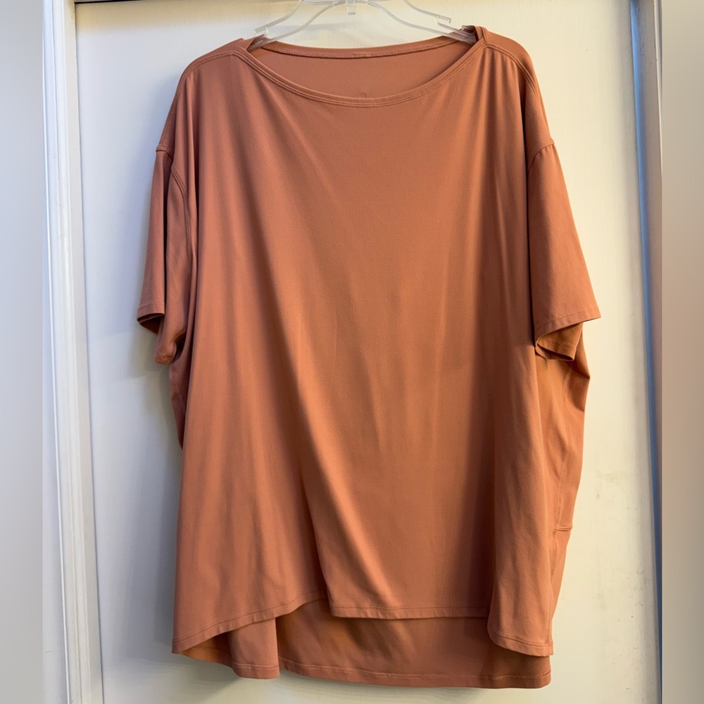 EUC Lululemon Back in Action Short Sleeve T-Shirt *Nulu Online Only